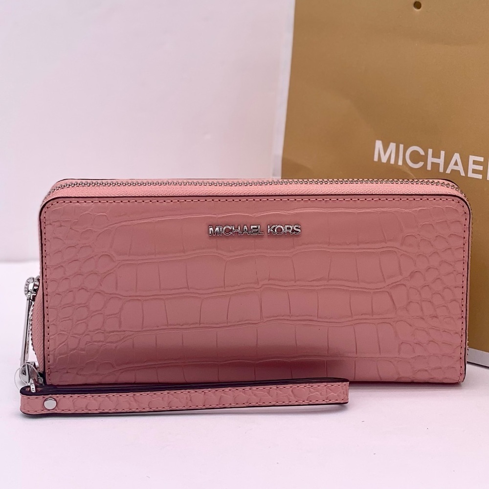 MICHAEL KORS LARGE TRAVEL CONTINENTAL WALLET WRISTLET - Picture 9 of 10
